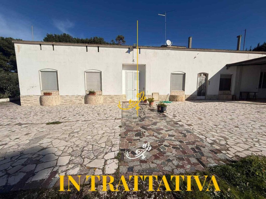 Putignano, Casale con trulli, 370 mq